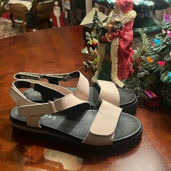 Sabrina’s Made in Spain Tan/Black Sandals - 37 - Great Condition - Picture 1 of 8